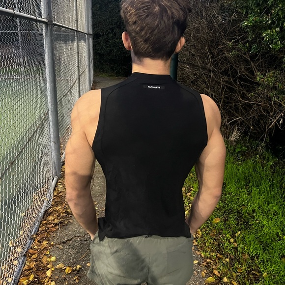 ALPHALETE MEN SLEEVELESS SPLIT END TANK TOP VEST T SHIRT ALL BLACK WORKOUT SPORT - Picture 8 of 16